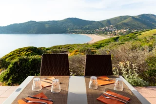 Hôtel-club résidence Paese di Lava terrasse restaurant vue mer