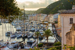 Vue sur le port de Bonifacio